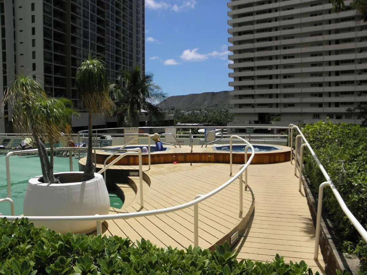 Great Ocean View Condo, Near Beach With Free Parking! 檀香山
